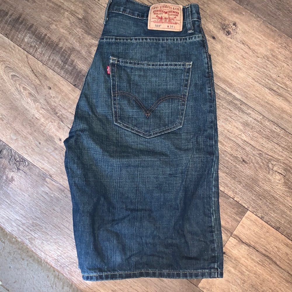 Mens Levi’s Loose Straight Jean Shorts. Size 34